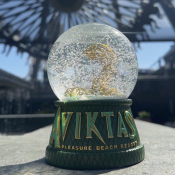 Aviktas Resin Snowglobe